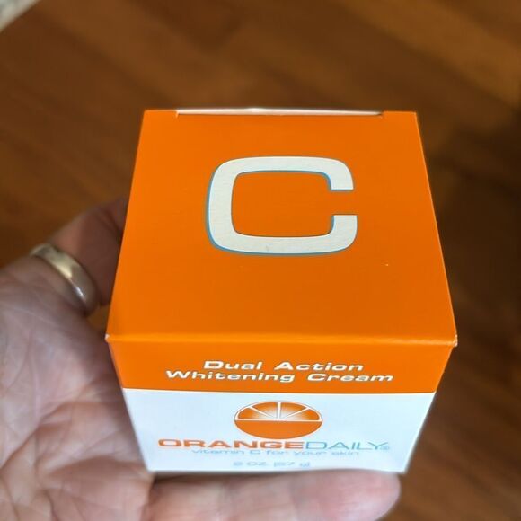 Orange daily vitamin C Dual Action Whitening Cream - Picture 5 of 5
